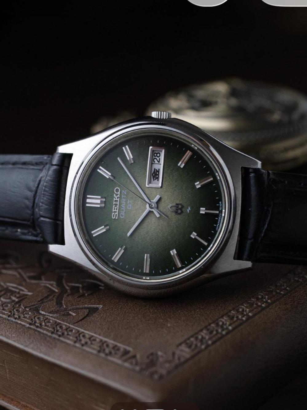 Seiko quartz 36mm green fume dial